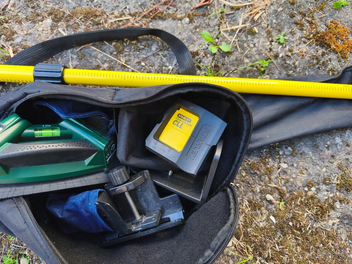 Křížový laser