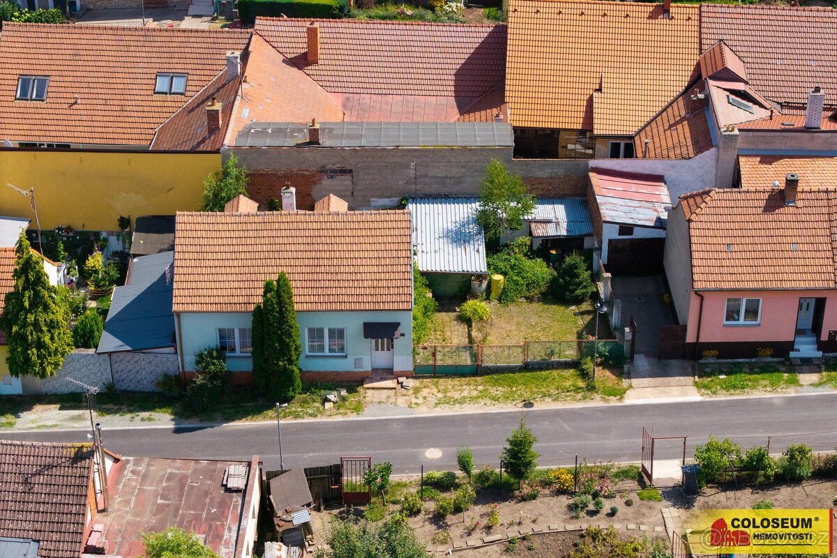 Babice u Rosic, RD 4+1, dvorek, garáž - rodinný dům