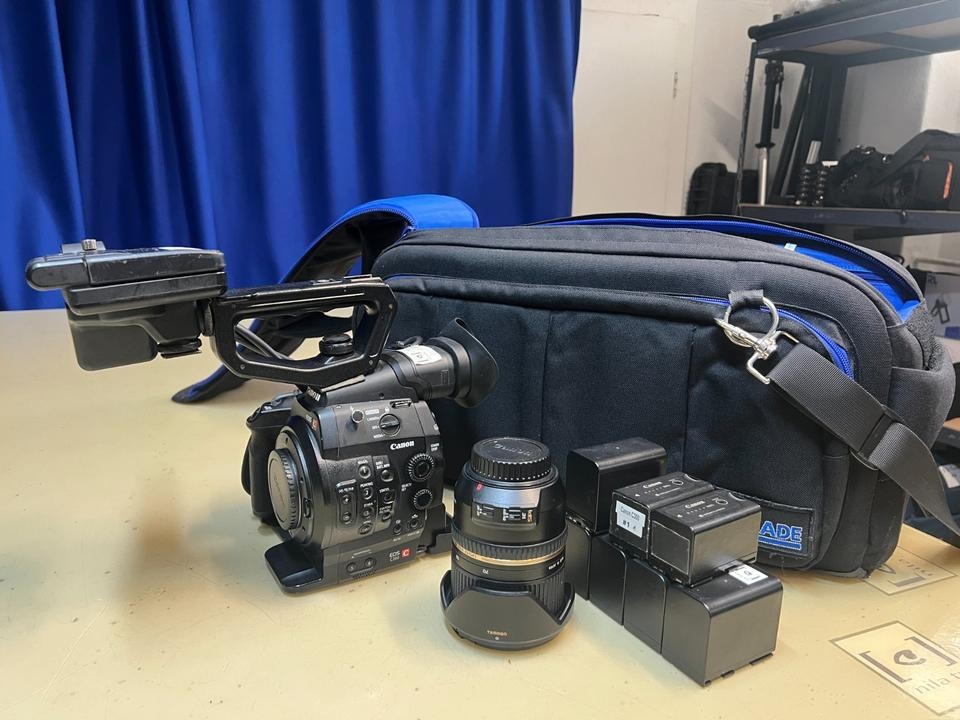 Profesionální kamera Canon EOS C300 Mark I + Tamron 24–70 mm