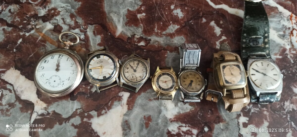 Hodinky různé stáří