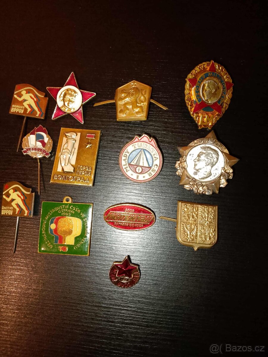 mix odznaky ČSD, lyžařské a jiné.