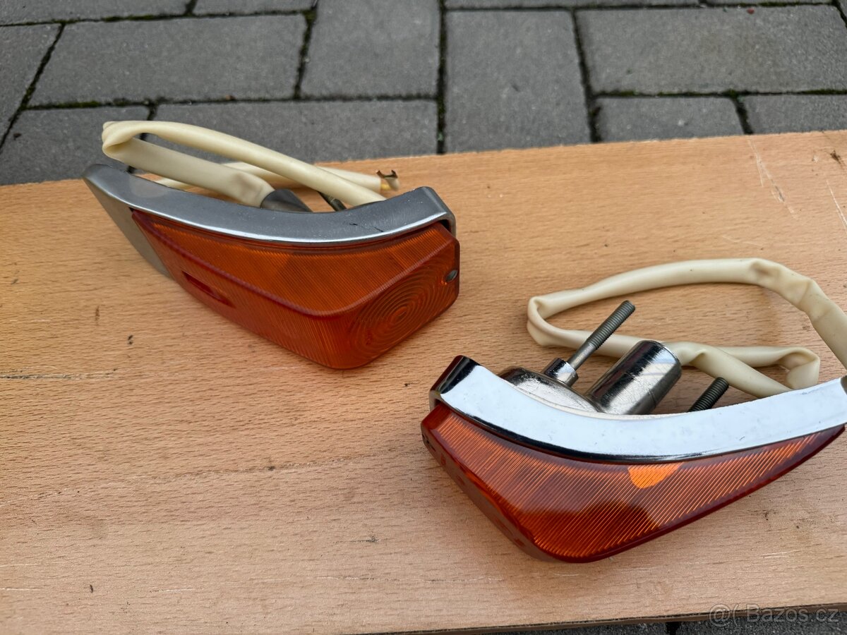 Volha Gaz 24,2410, přední blinkry original nove