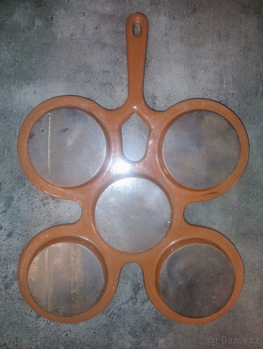 Starožitny litinový lívanečník