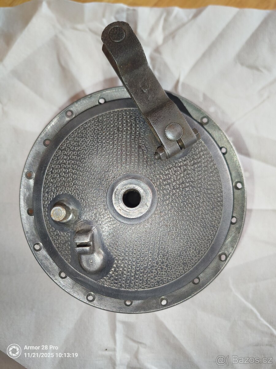 Jawa pionýr střed kola a brzdový štít