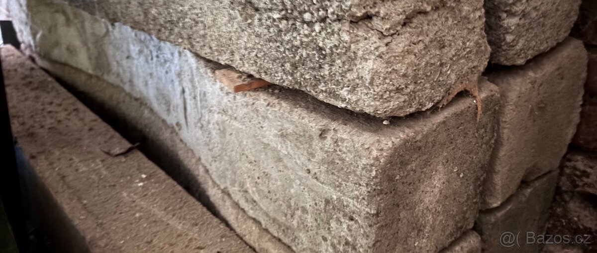 Betonový překlad na oblouková okna