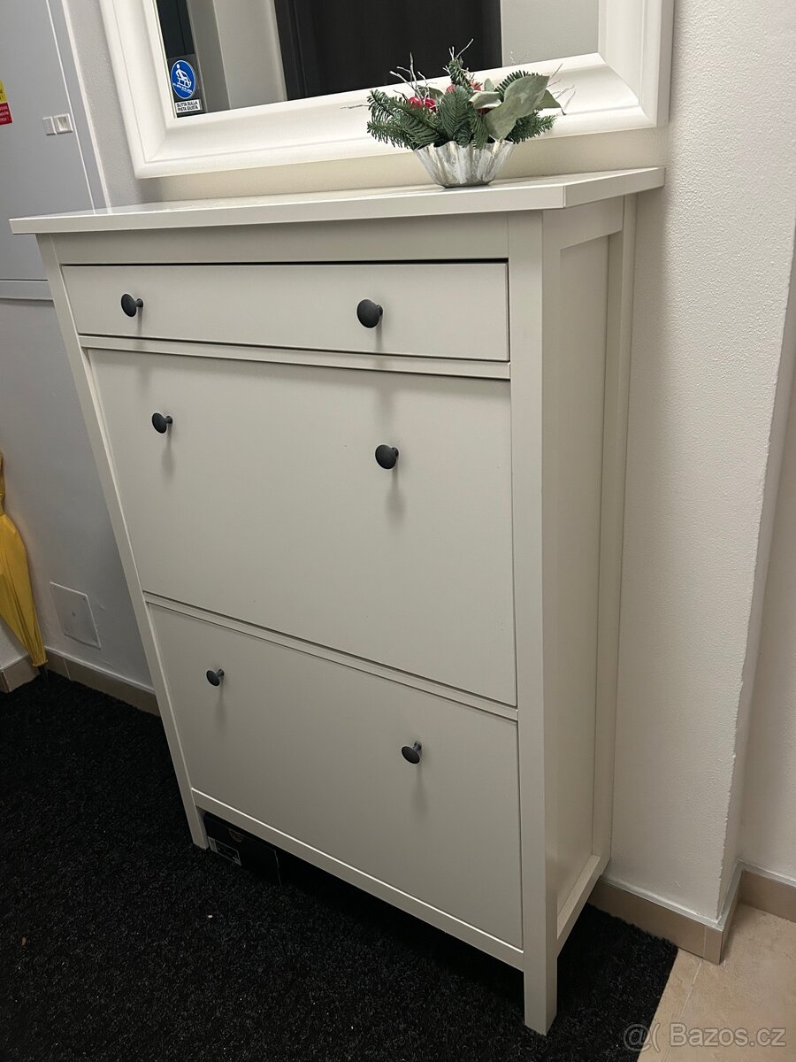 Botník IKEA Hemnes