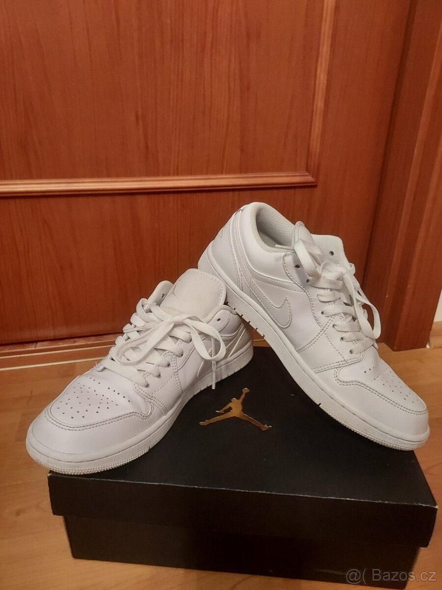 Air Jordan 1 Low "Triple White"