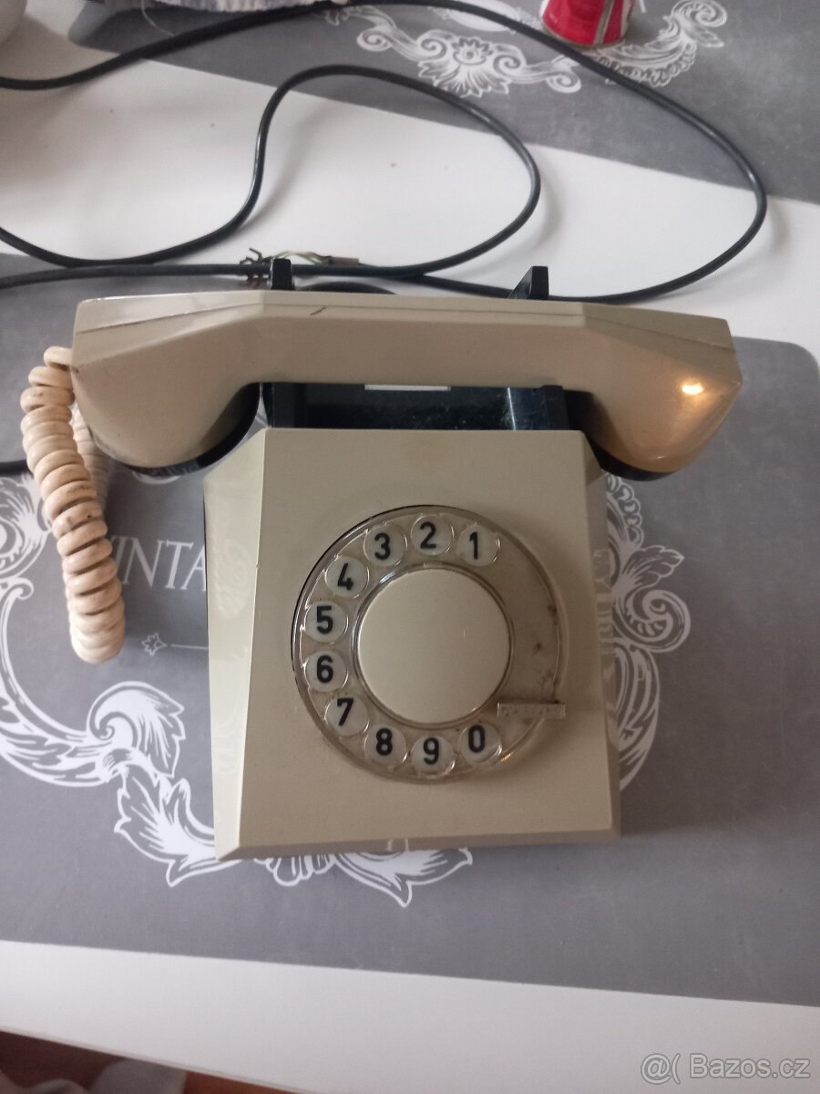 Retro telefon tesla