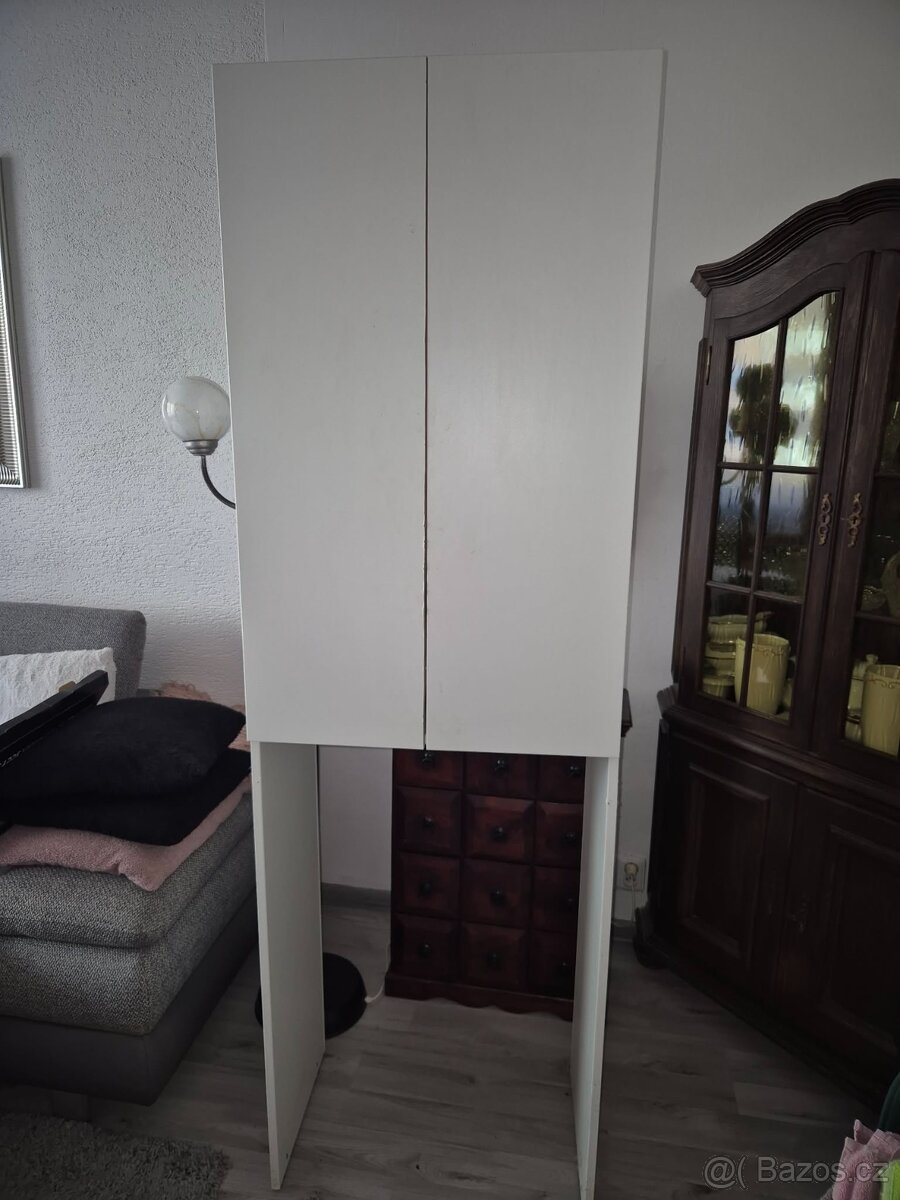 Skříňka nad pračku