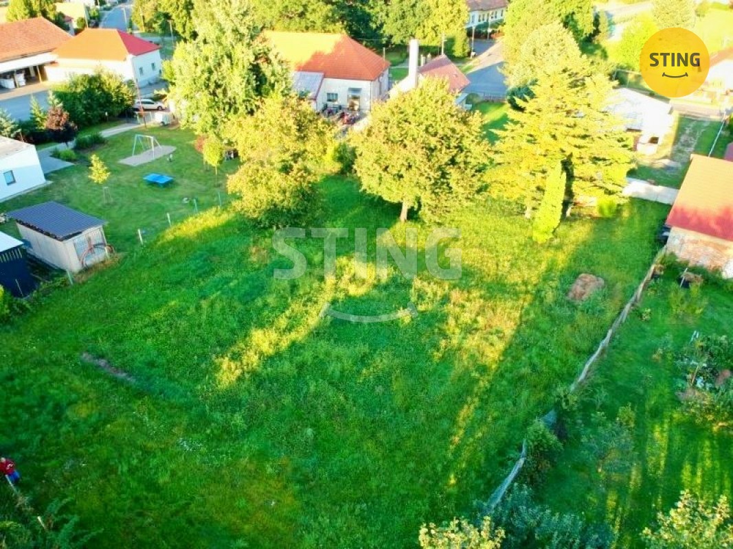 Pozemek v obci Bezděkov, 128133