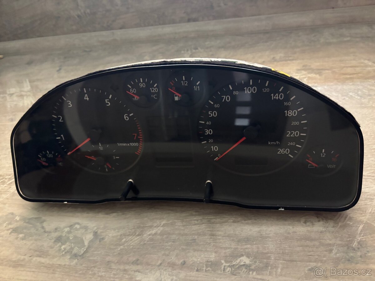 Budíky audi A6 C5 2.5