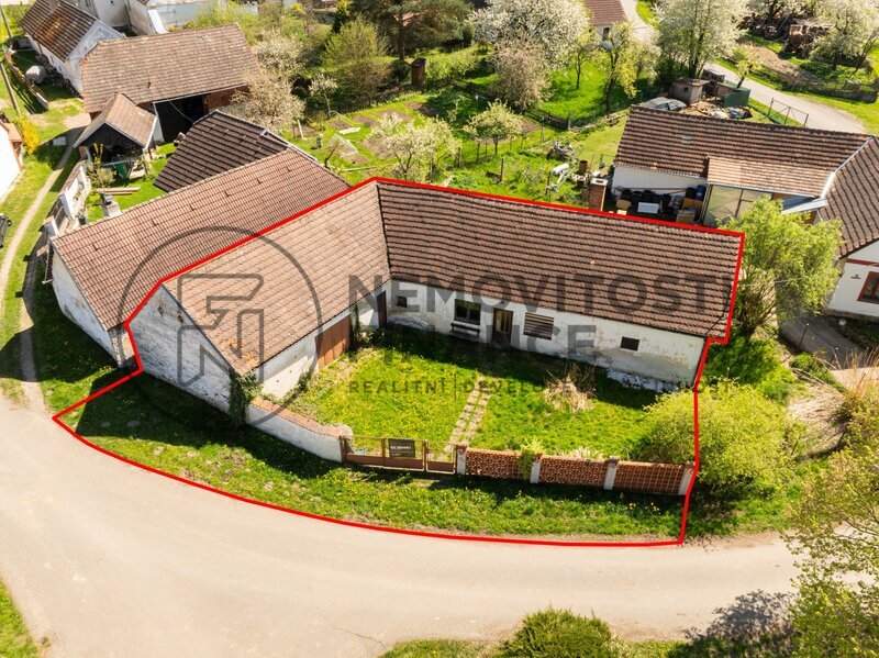 Prodej rodinného domu k rekonstrukci 225 m2, s pozemkem 510 