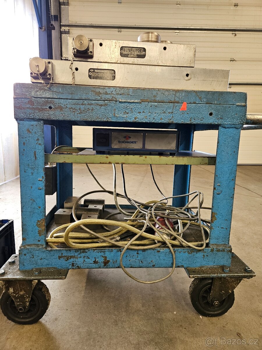 Dva elektrické upínací magnety Tecnomagnete