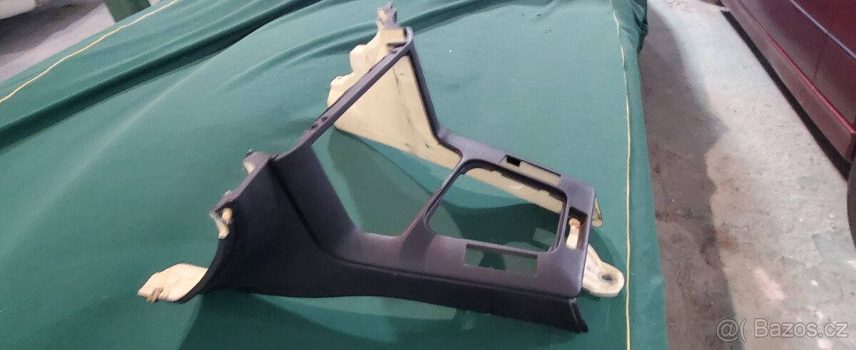 BMW E36 středový panel
