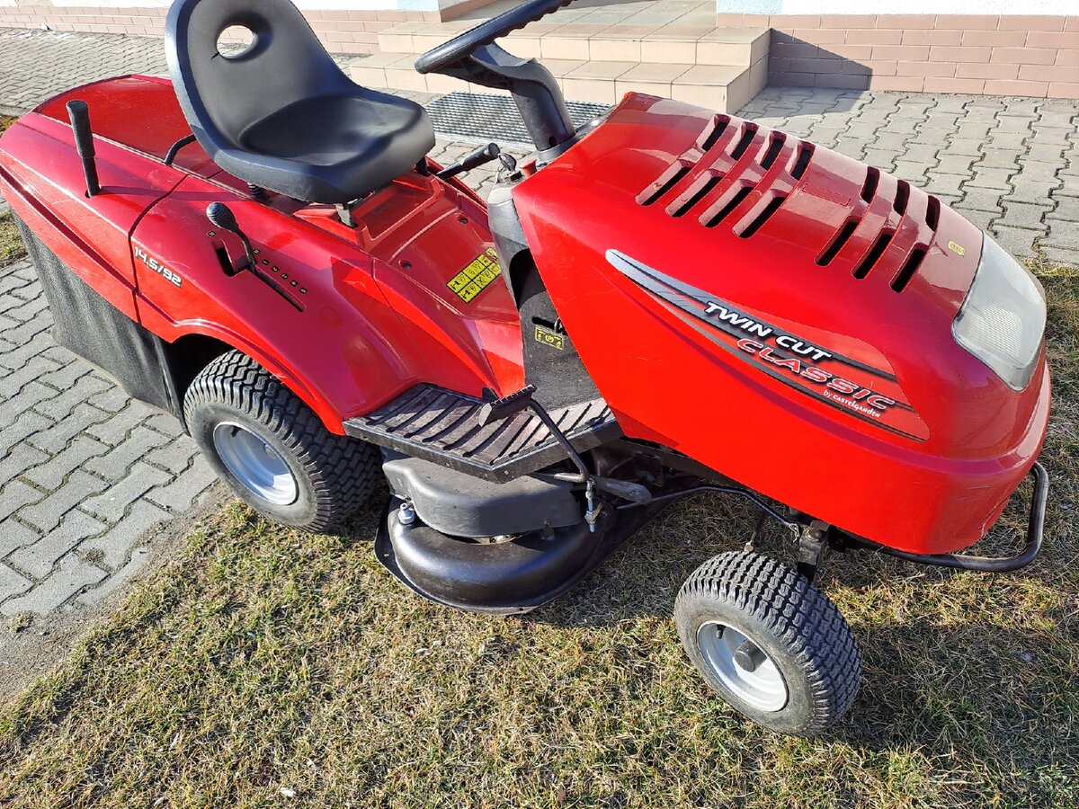 zahradní traktor Castelgarden
