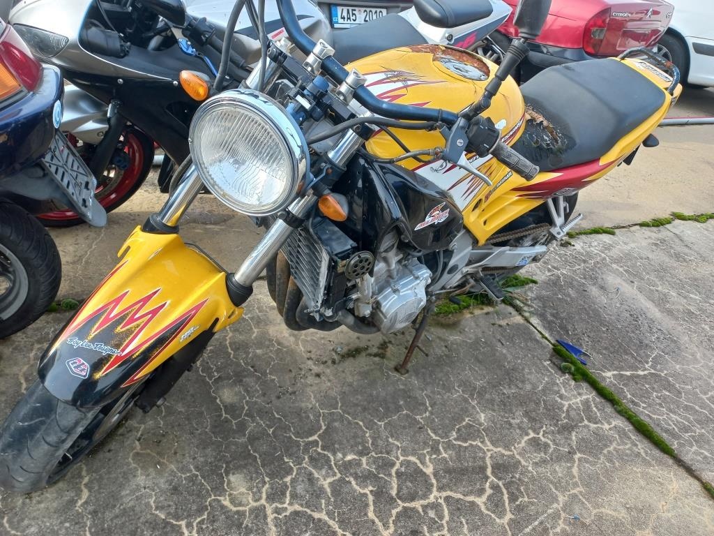 Honda CBR 600F prodám náhradní díly vcelku