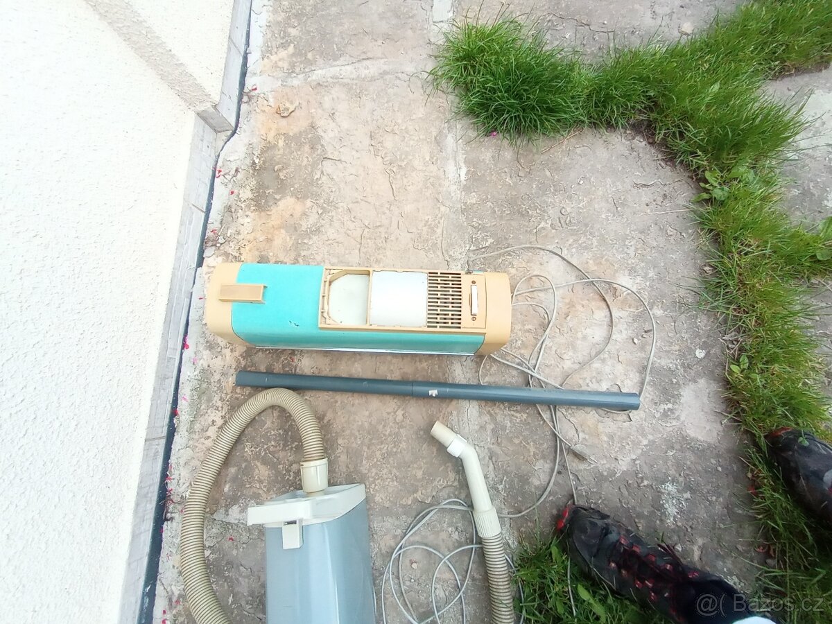 Starý vysavač ETA 419