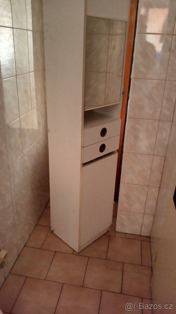 Koupelnová skříň