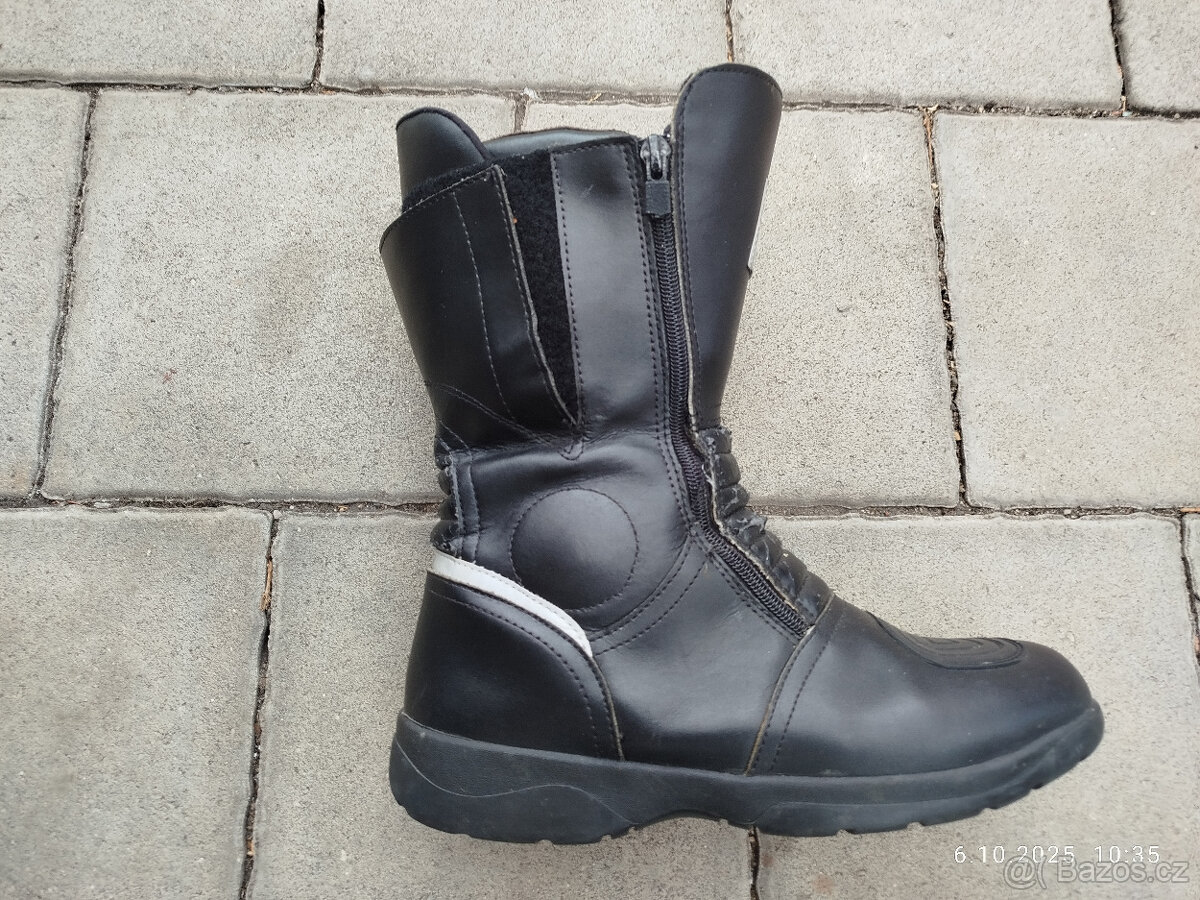 MOTO BOTY vel. 44