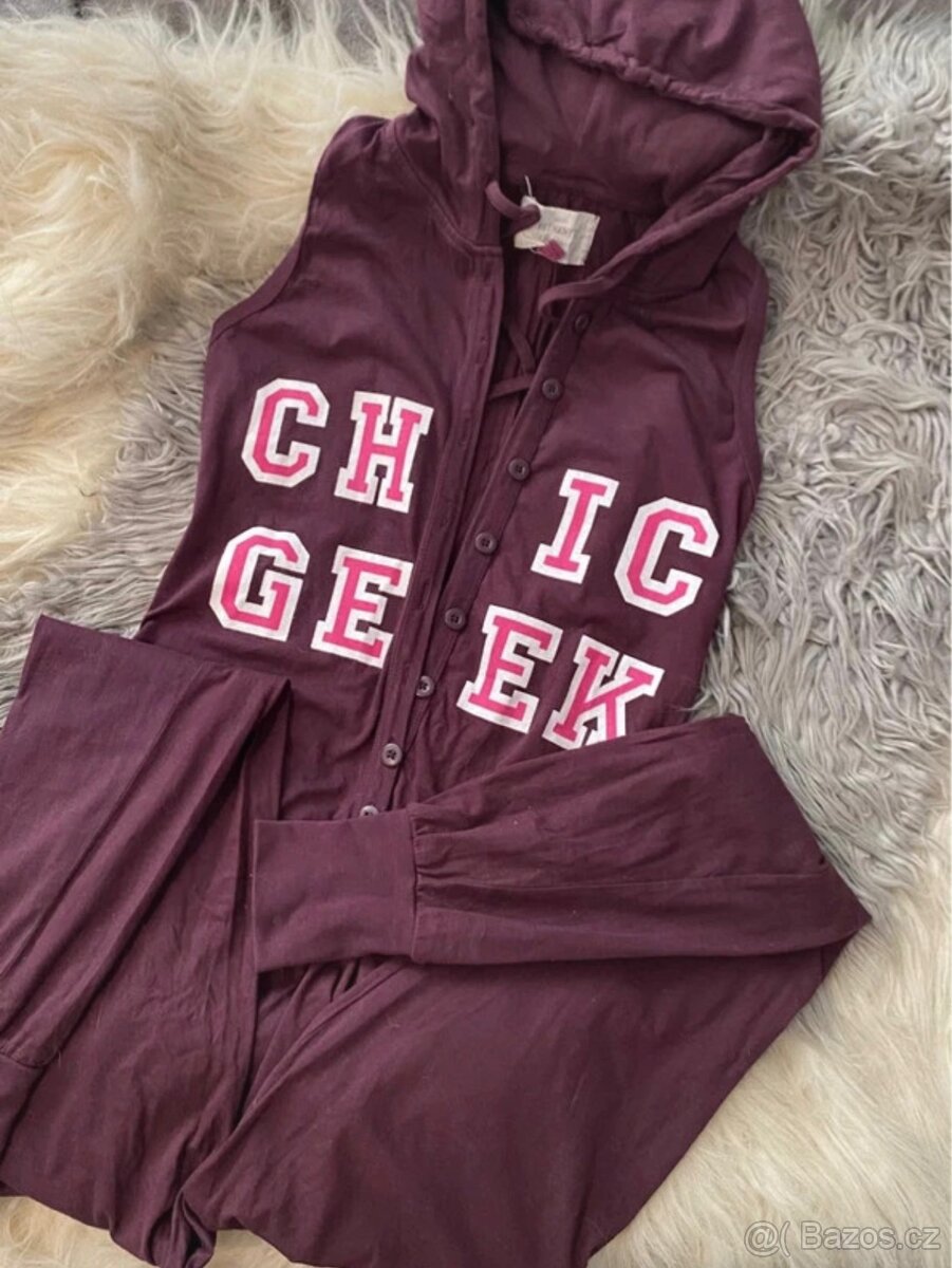 Velmi příjemný domácí overal nebo pyžamo zn. Next