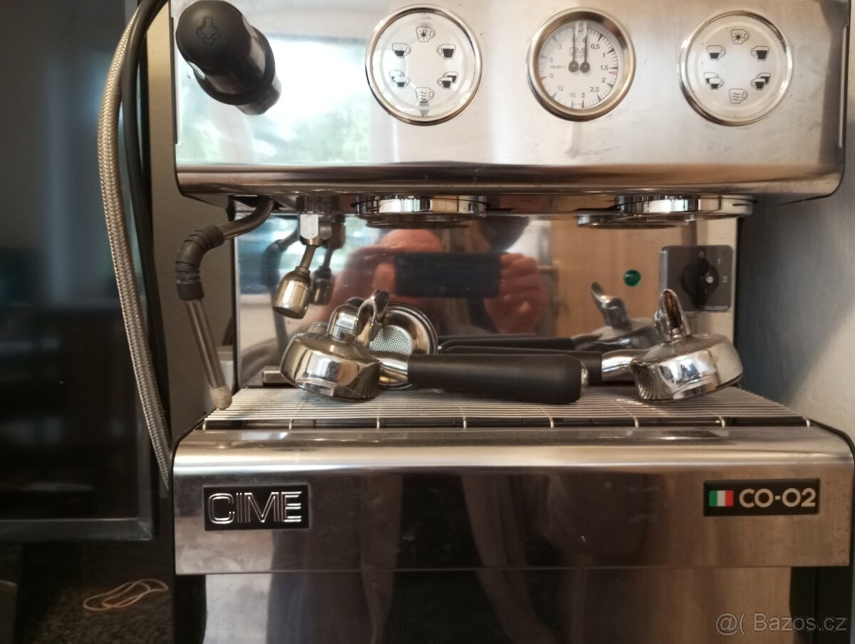 Italský dvoupákový kávovar CME