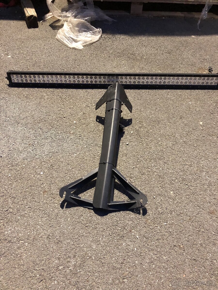 Světelná rampa nad celní okno Jeep Wrangler