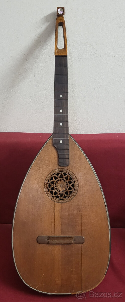 Německá loutnová kytara