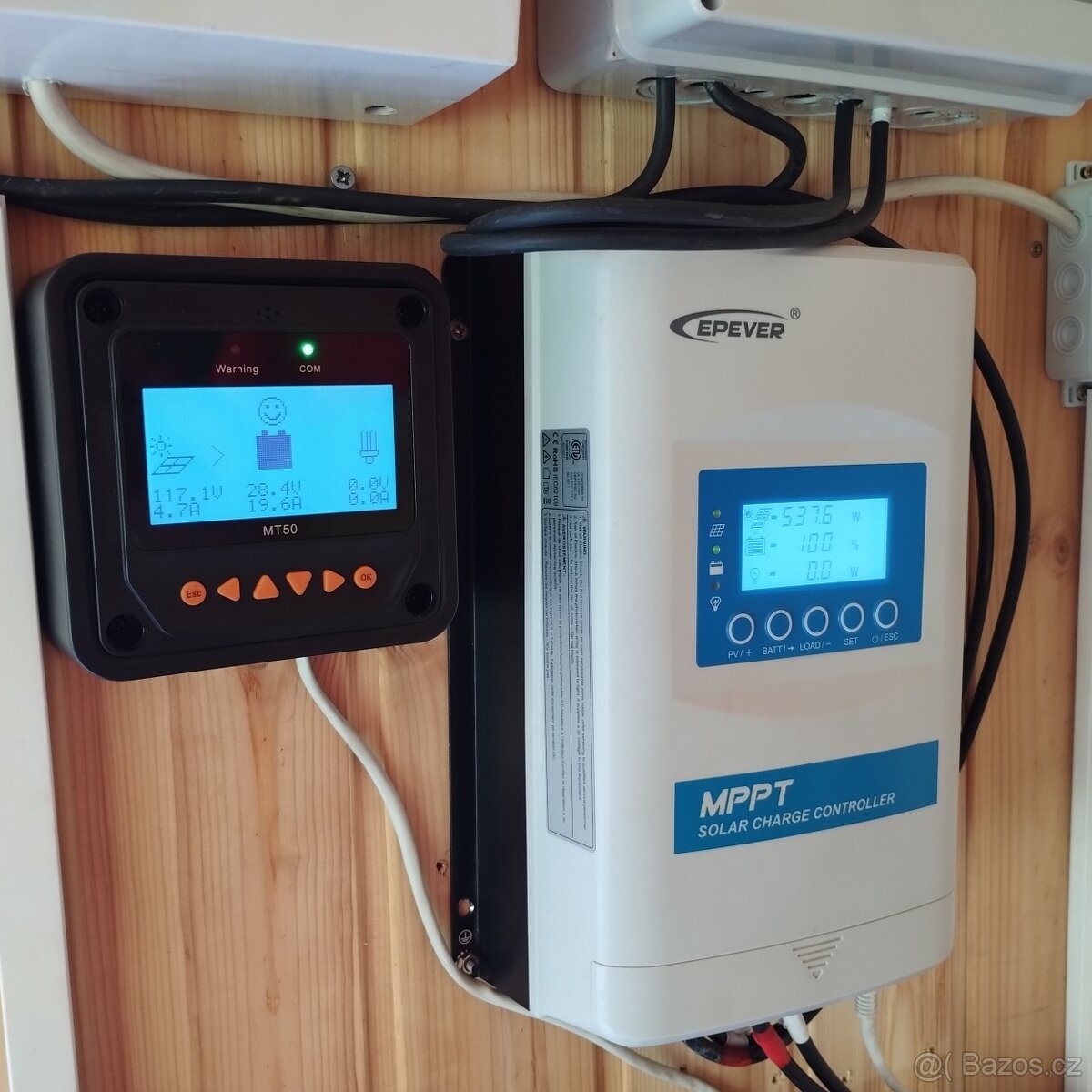 solární panely, měnič, regulátor.