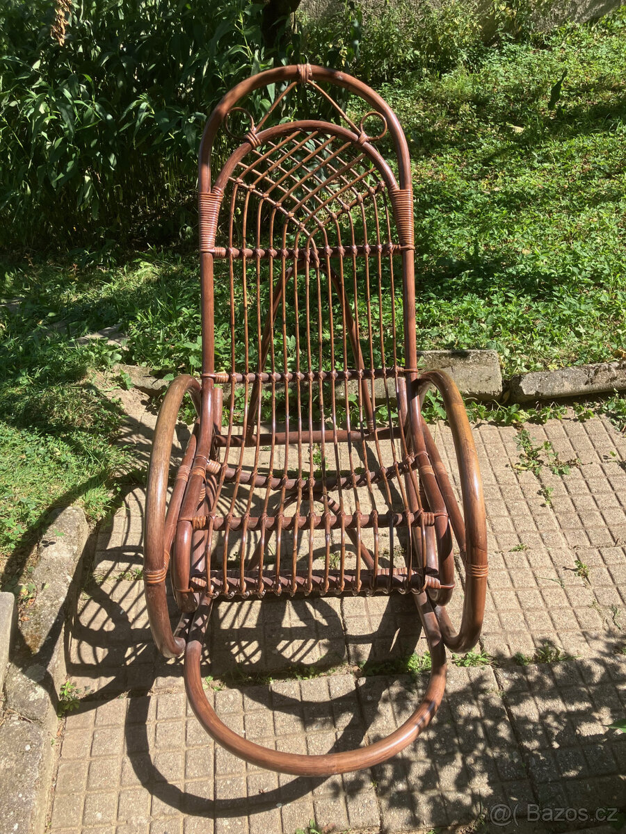 Ratanové houpací křeslo