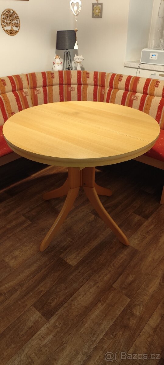 PRODÁM zánovní rozkládací kulatý kuchyňský stůl