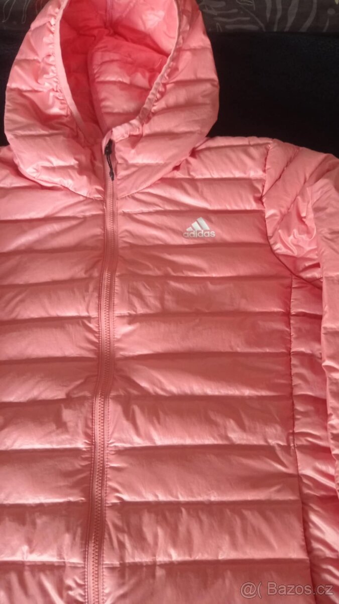 Lehká dámská péřová bunda Adidas, M