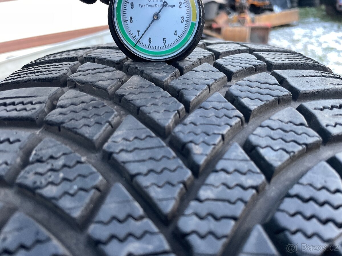 235 50 19 zimní Bridgestone 6,5mm