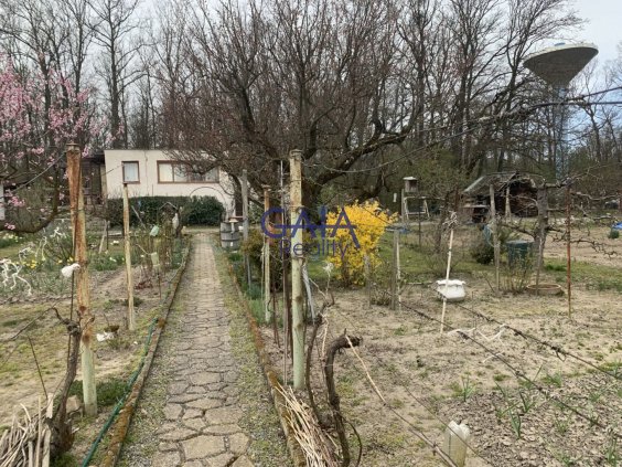Břeclav - Prodej hezké zahrady se zděnou chatkou na okraji m