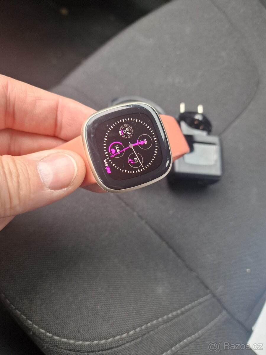 Fitbit Versa 3