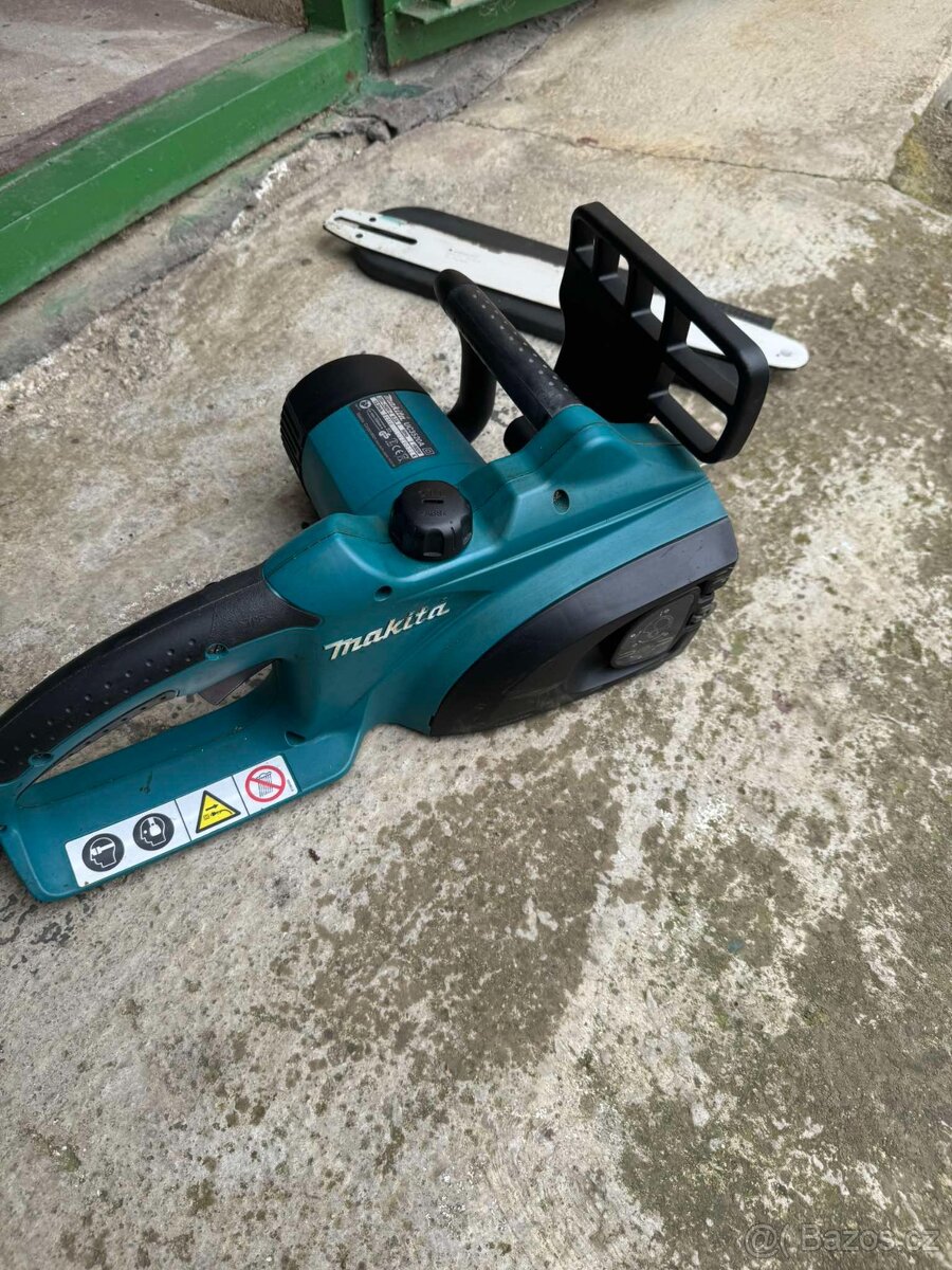 Elektrická řetězová pila Makita UC3520A