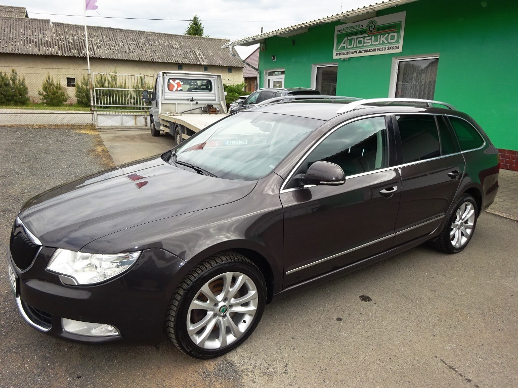 SUPERB COMBI II Elegance 2,0 TDI 125kW + DSG + SERVISKA