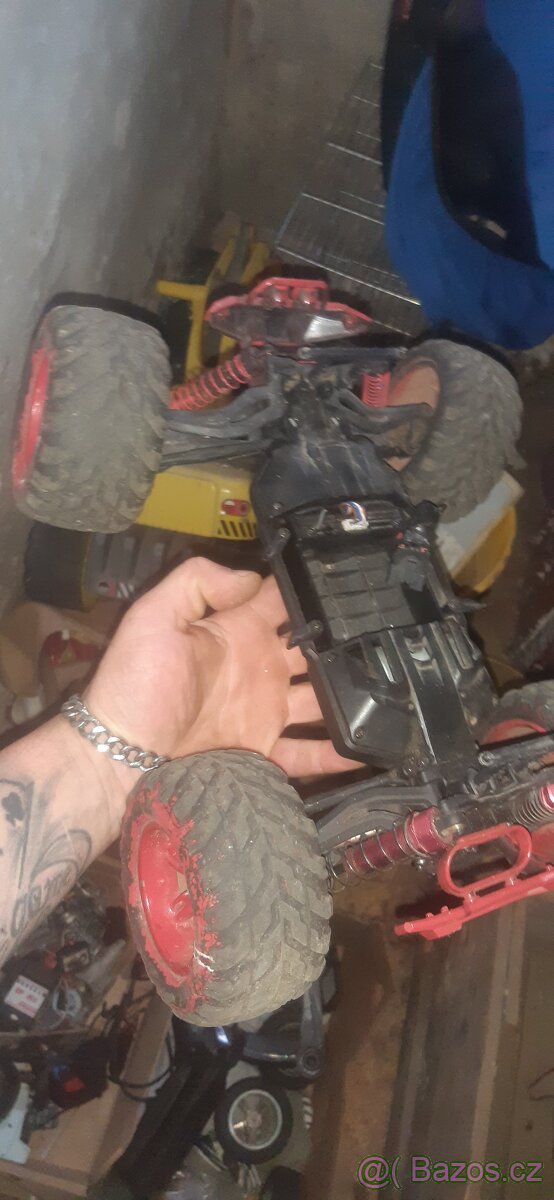 Rc auto a spousta dílů