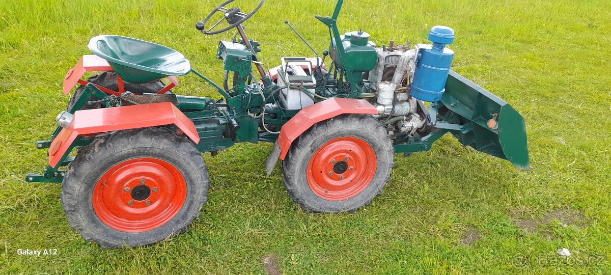 Malotraktor tkacko