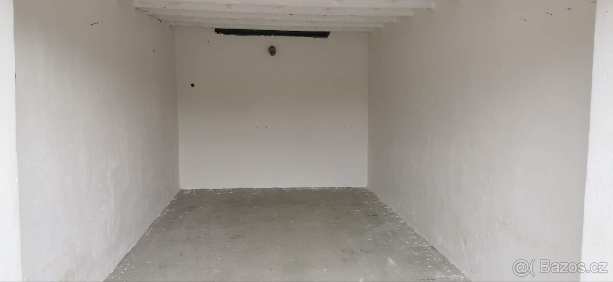 Pronajmu garáž v Českém Krumlově