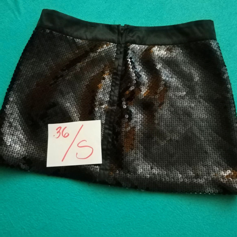 Sukně černá dívčí s flitry, vel.S, NOVÁ