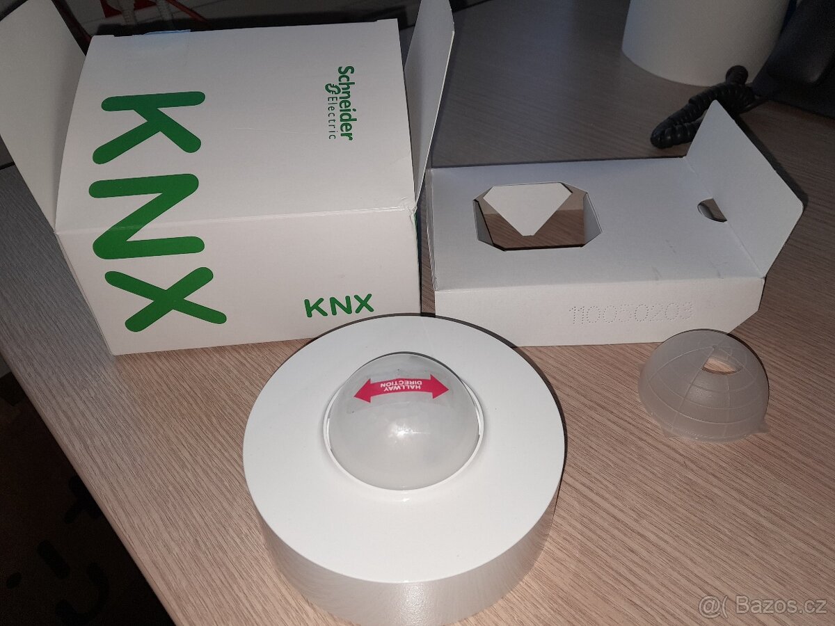 8x Schneider KNX detektor přítomnosti do chodeb MTN6355-0019