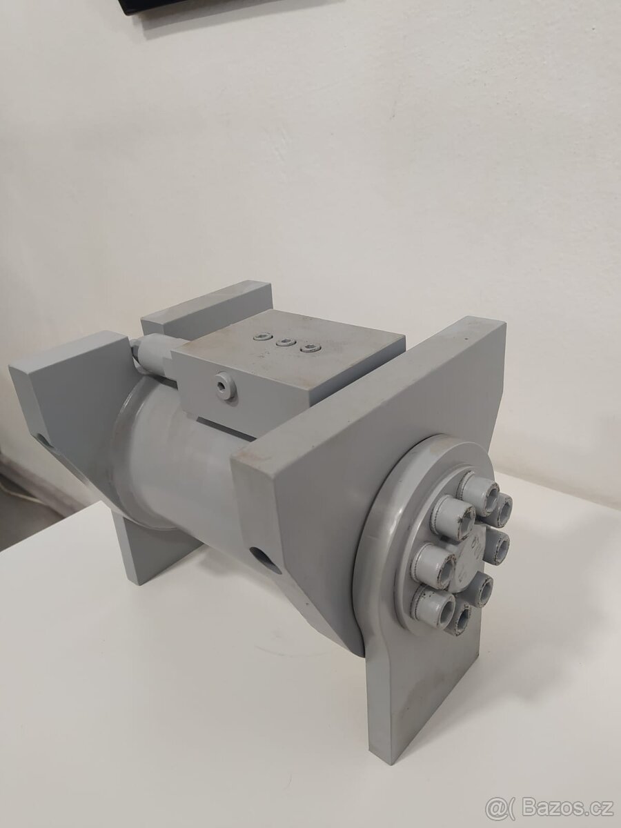 Prodám Powertilt(naklápěcí hlavu) + uši na bagr od 1t do 8t