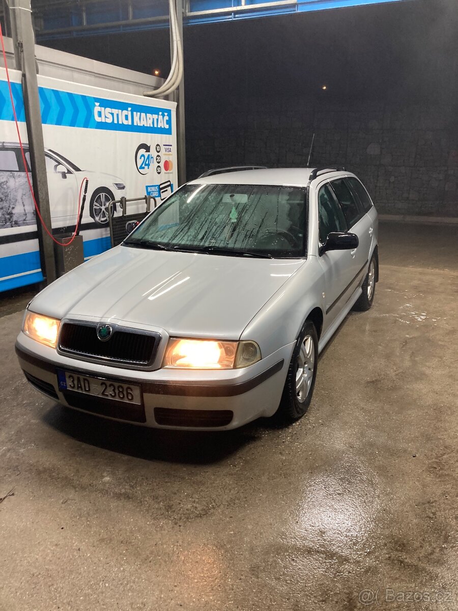 Šedý interiér Octavia 1