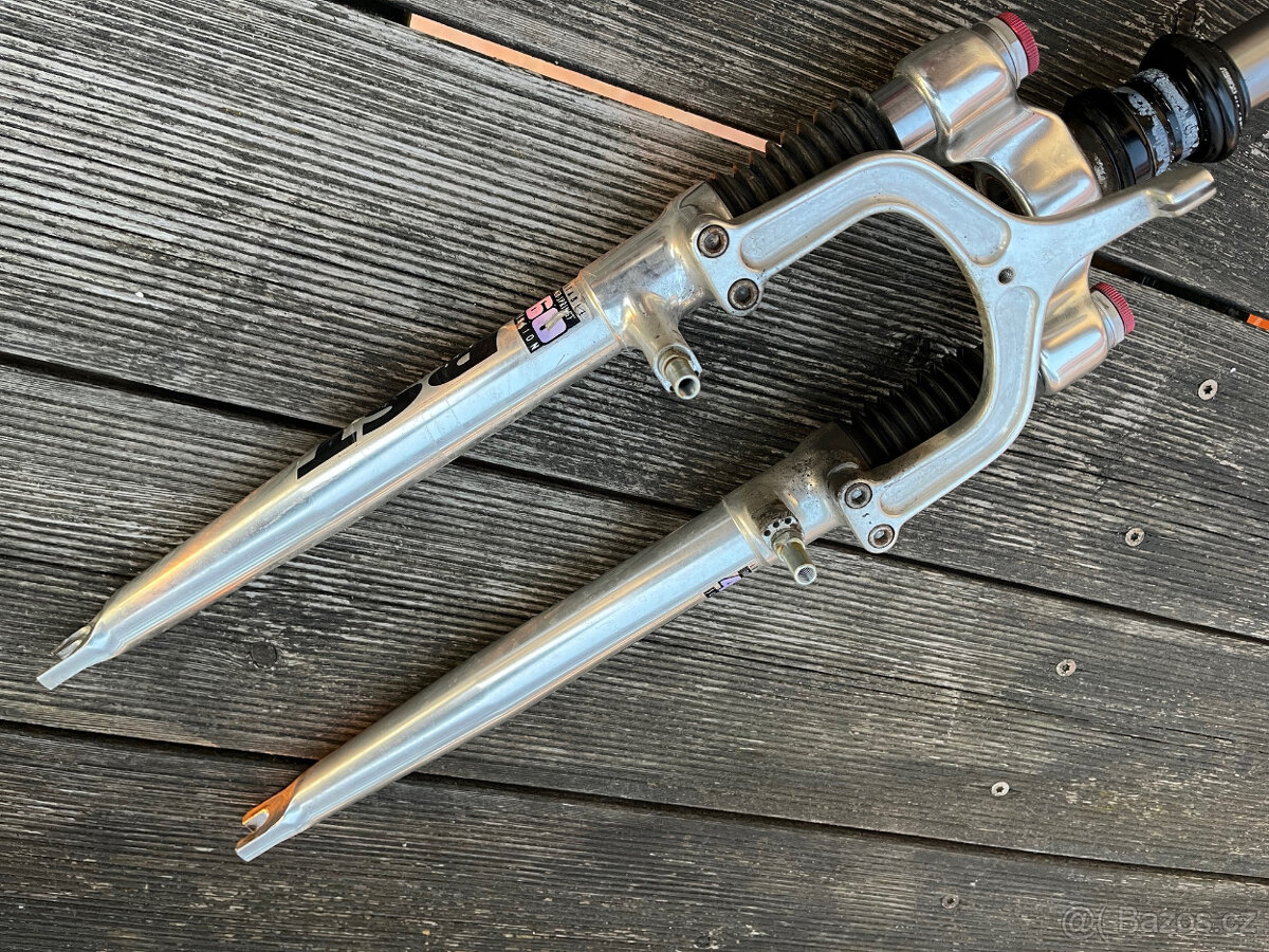 Odpružená vidlice RST 460 MTB retro