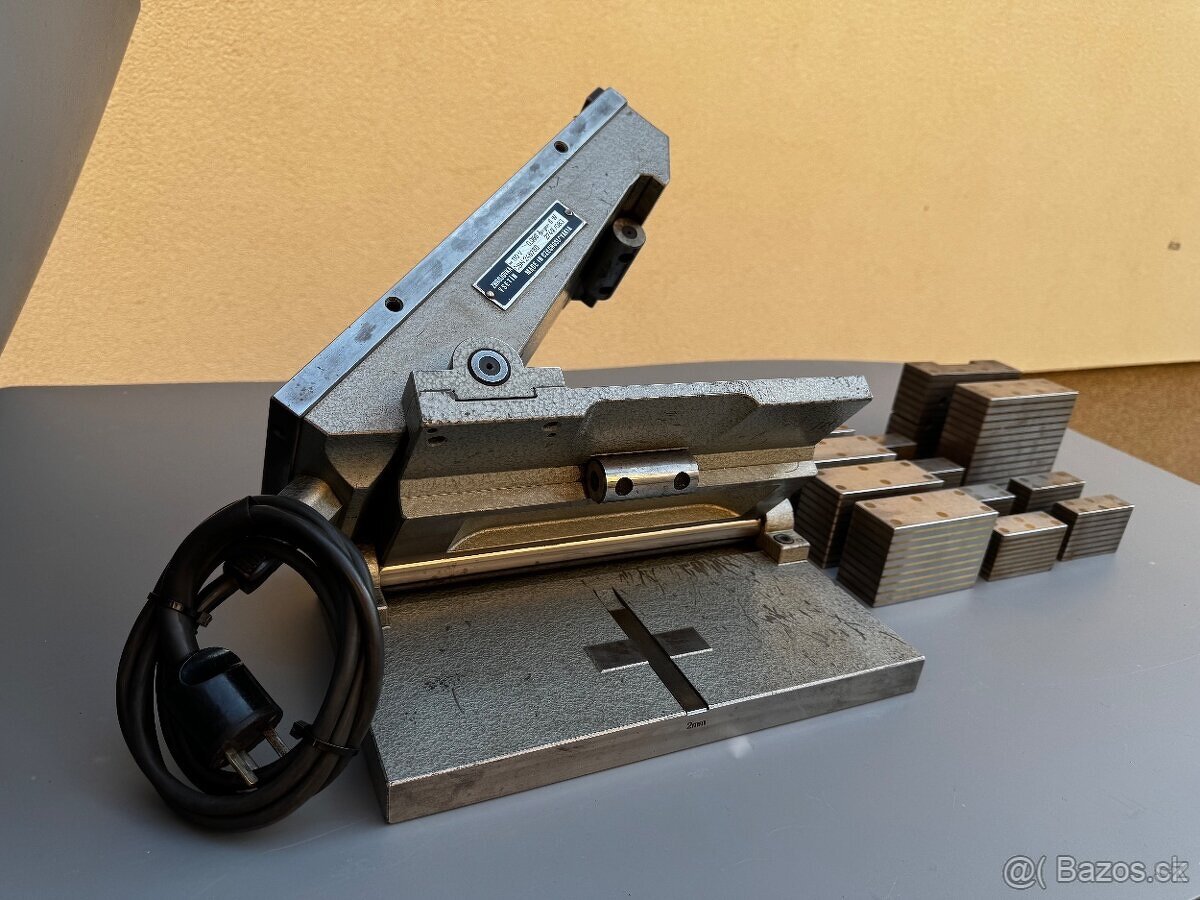 Elektrický krížový upínací naklápací sínusový elektromagnet