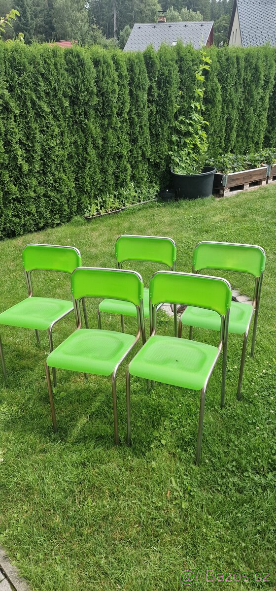 Prodej stohovatelnych plastových židli