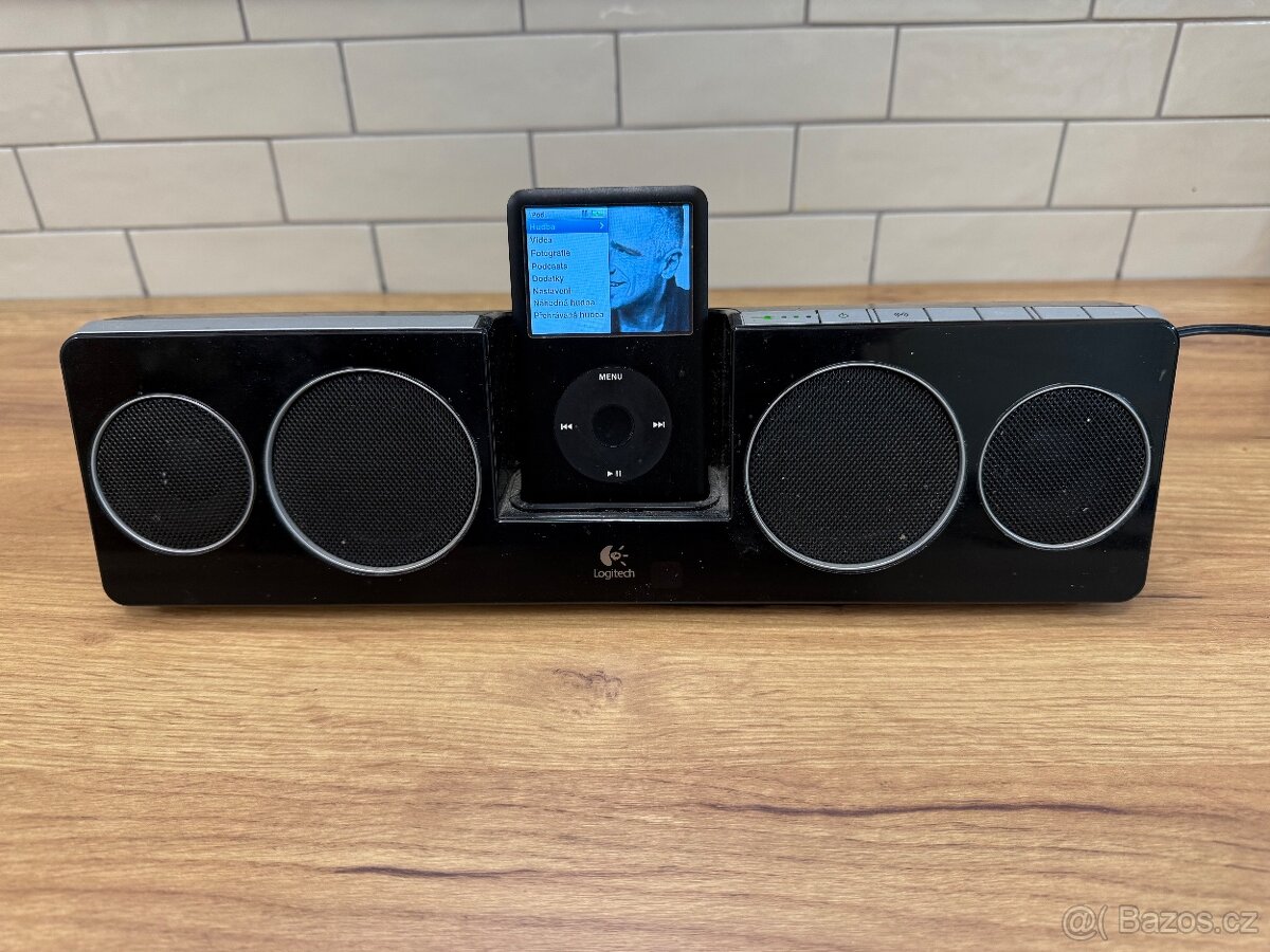 Apple iPod 160GB + přehrávač Logitech