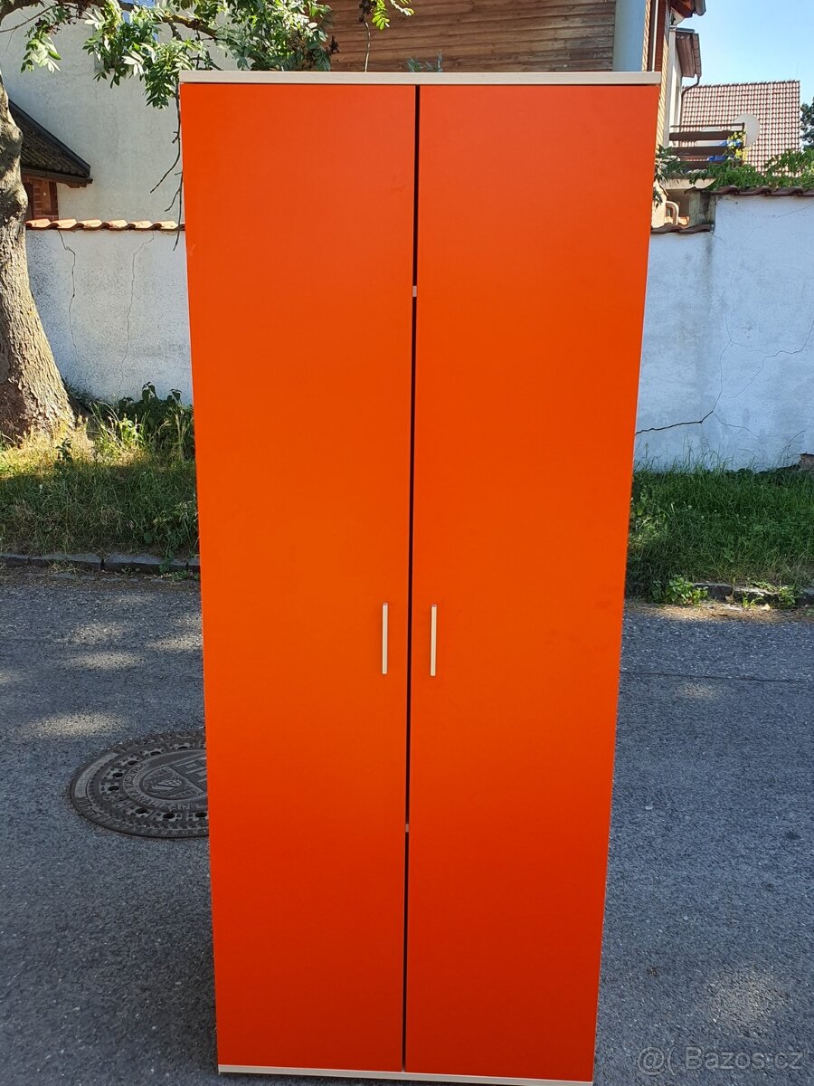 kvalitní šatní skříň, poslední kus DOPRAVA