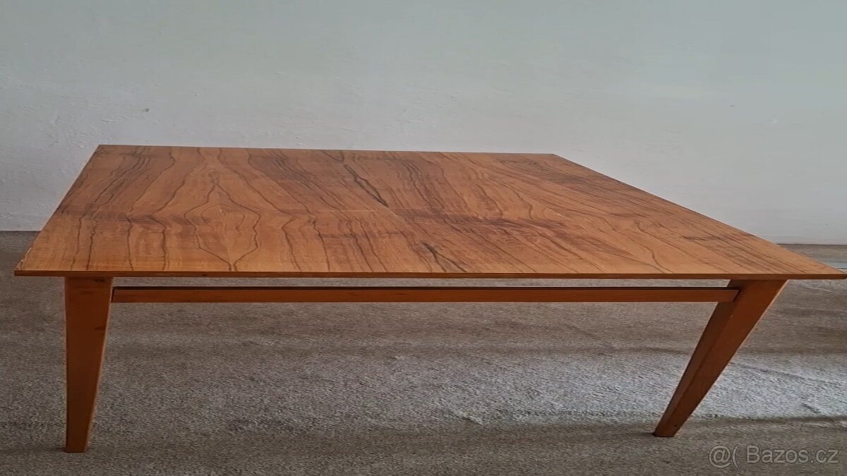 Retro jídelní stůl.