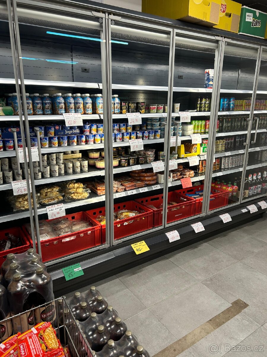 Přístěnná chladící vitrína